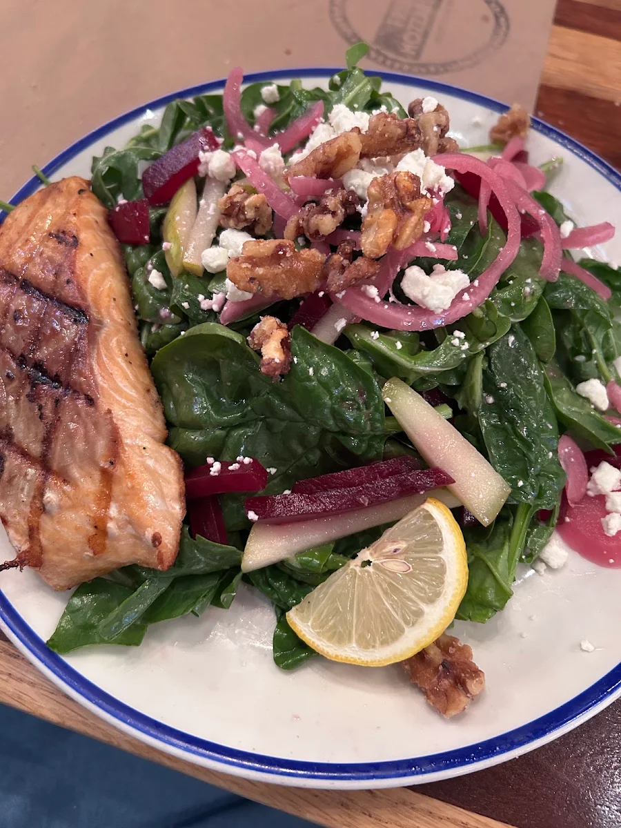 Toscana Salad with Grilled Salmon