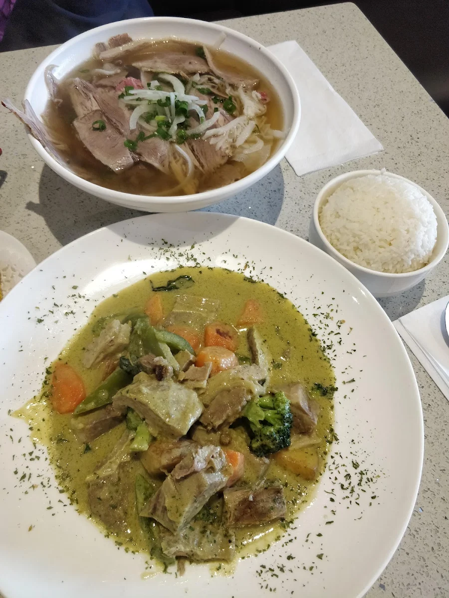 Green Curry with Beef Brisket and Rice