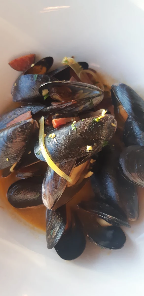 Sauteed Pacific Mussels, Vista 18 Restaurant + Lounge
