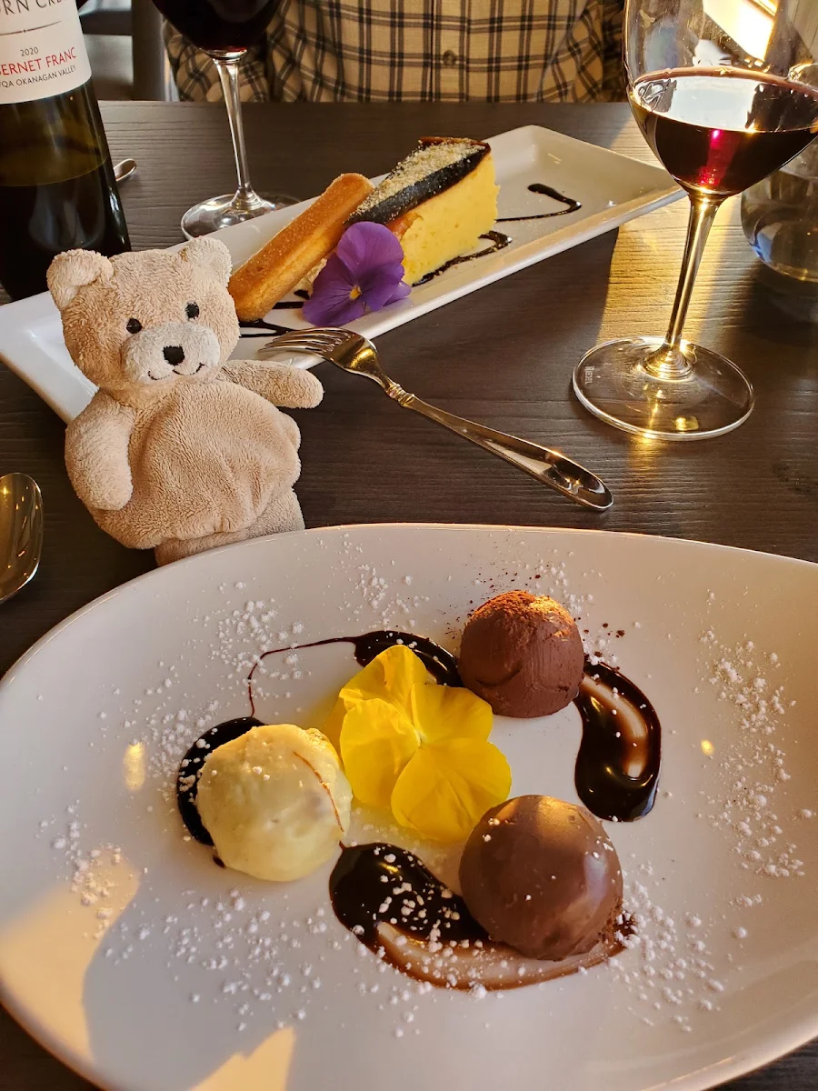 Truffles, Vista 18 Restaurant + Lounge