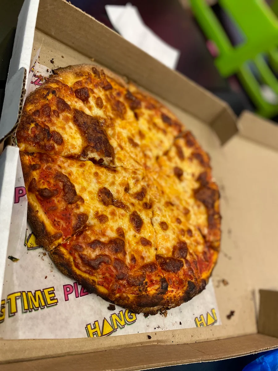 Cheese Lover Pizza, Hang Time Pizza Centre Ville