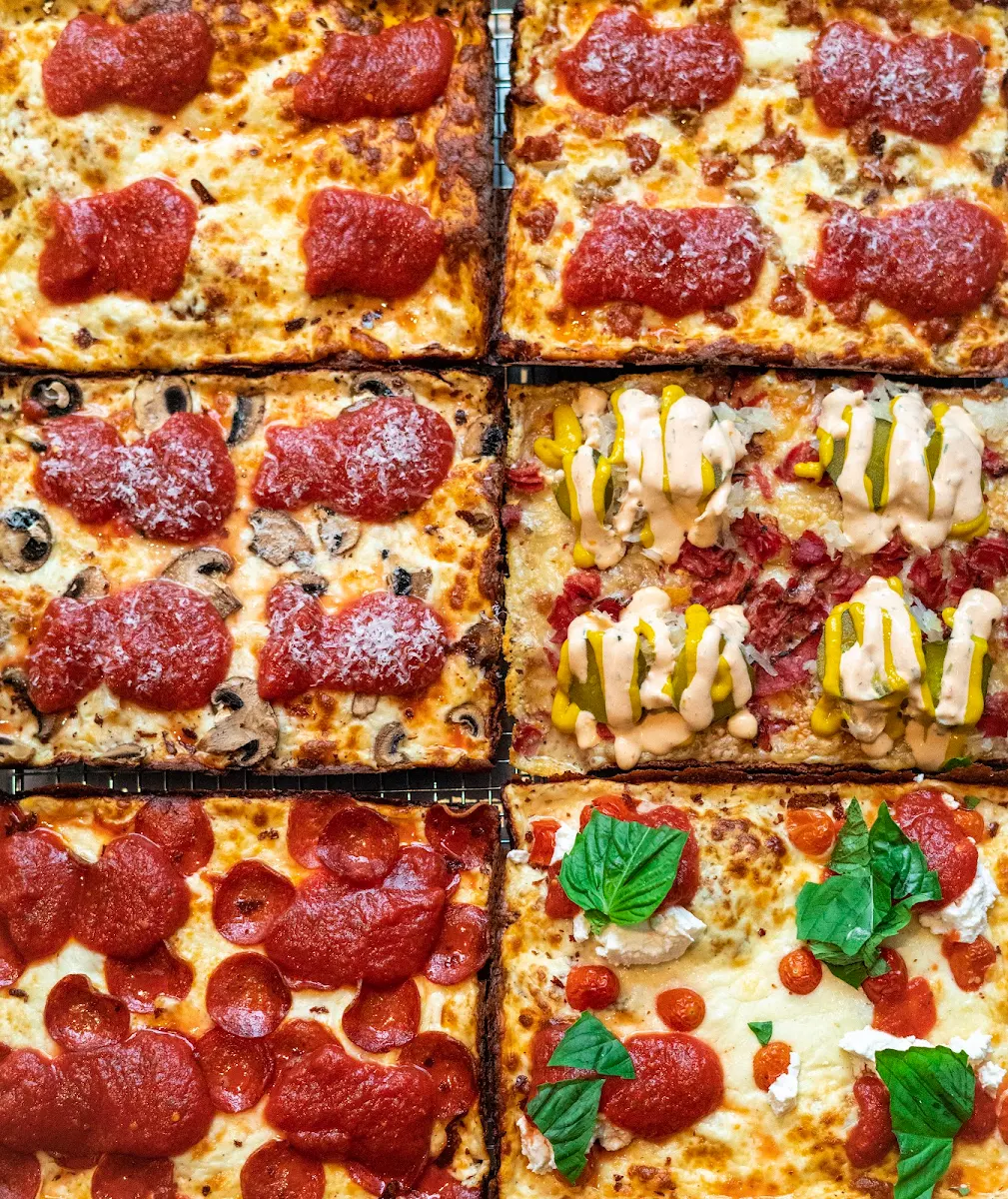 Highlights, Hang Time Pizza Centre Ville