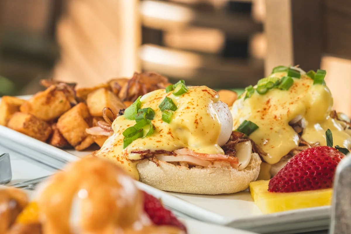 Fried Chicken Benedict Bénédictines Poulet Frit