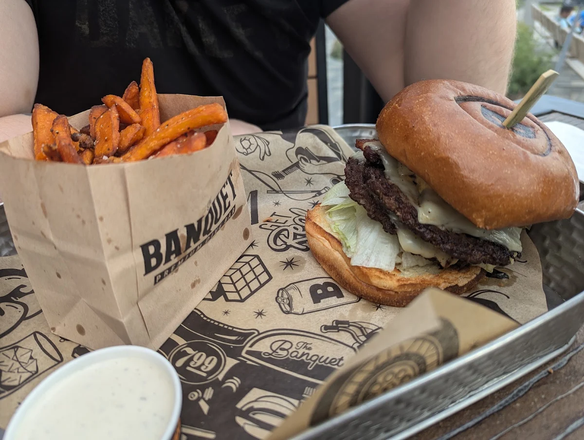 Big Banquet Burger with Fries