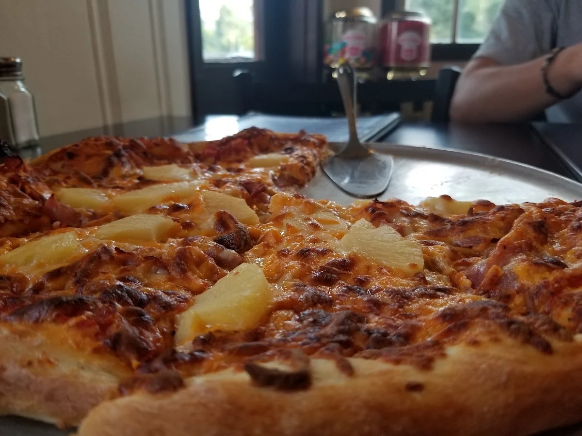Hawaiian Pizza with 4 Cheeses
