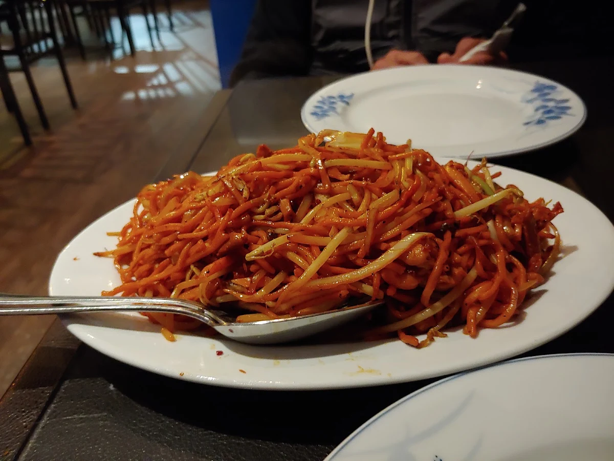 Spicy Chicken Hakka Chow Mein