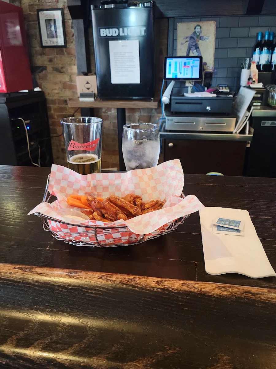 mmm Wings