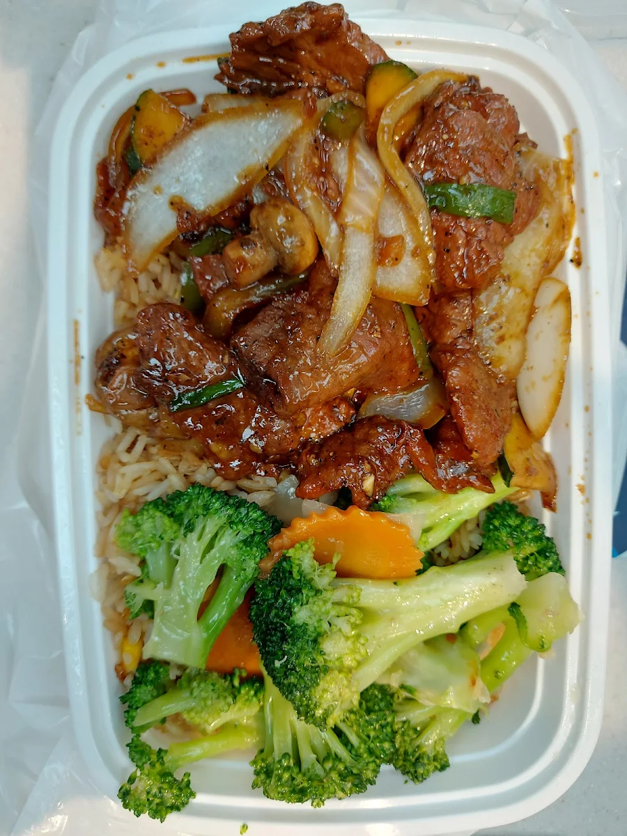 Black Pepper Beef & Broccoli on Fried Rice