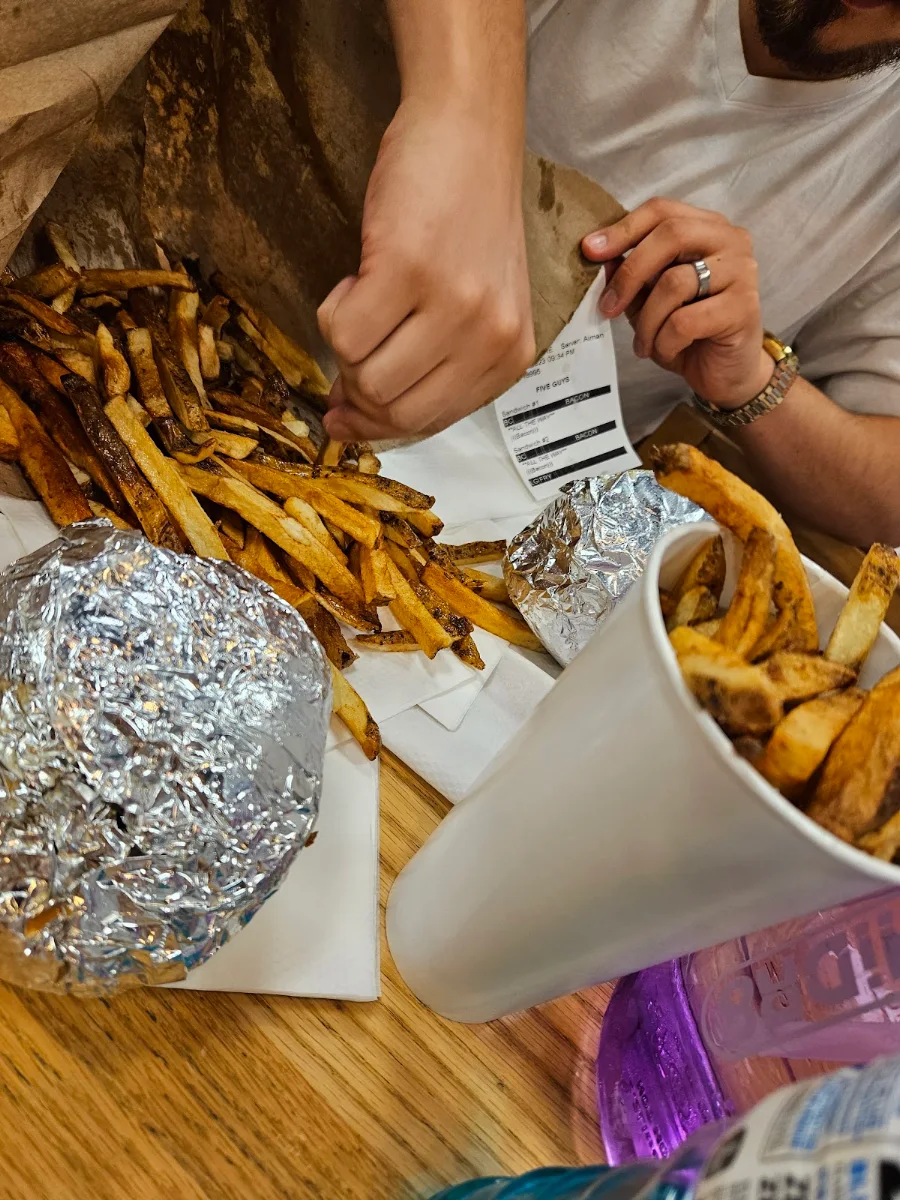 Five Guys Style