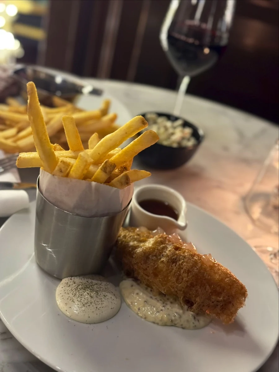 Battered Cod, Q Bar