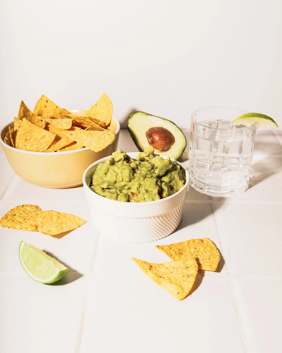 Croustilles & Guacamole Chips and Guacamole