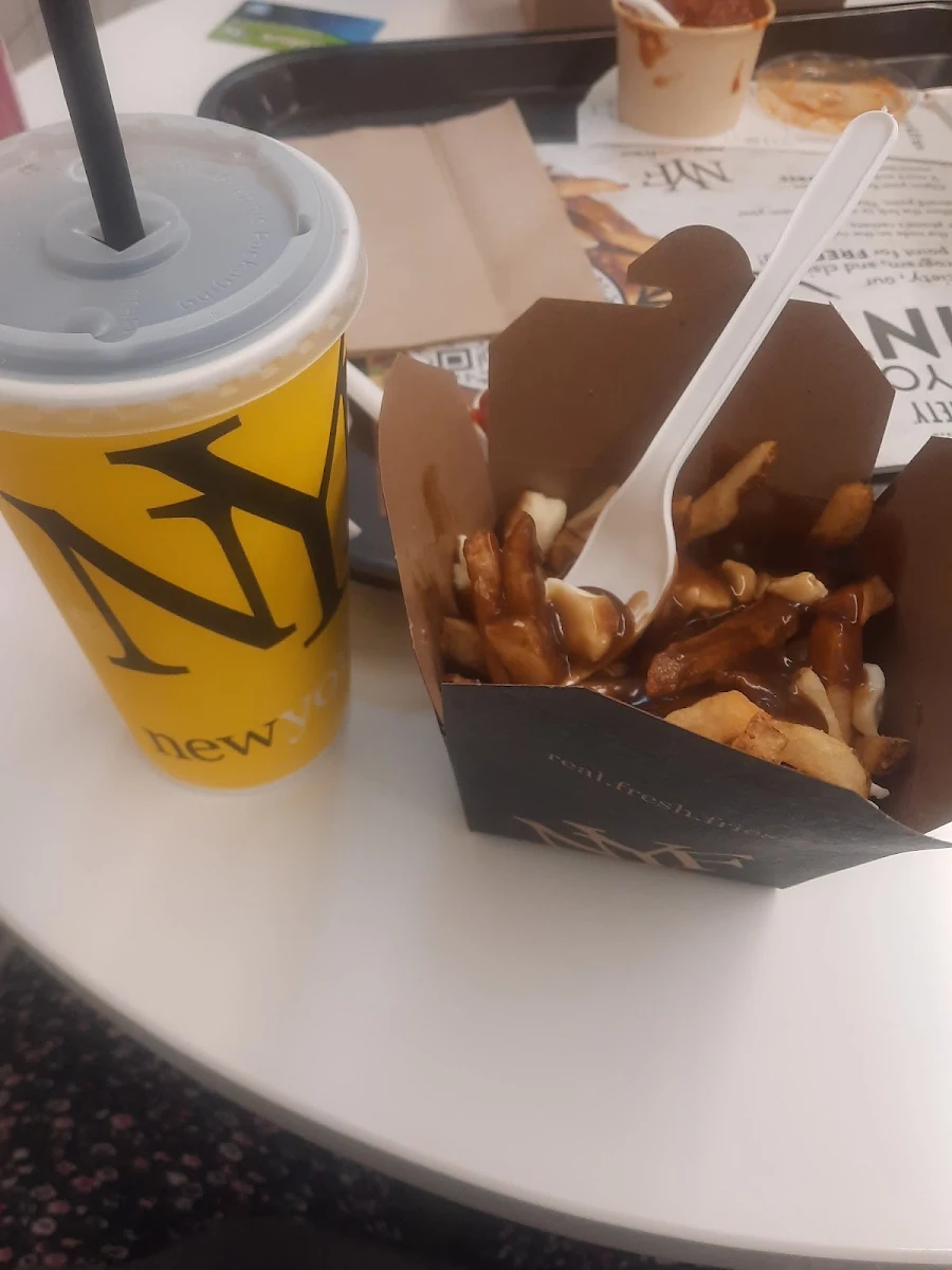 Poutine, New York Fries Avalon Mall