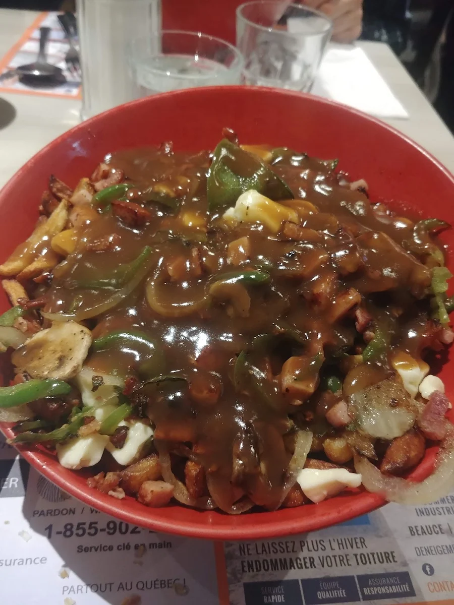 Grande Poutine Québécoise