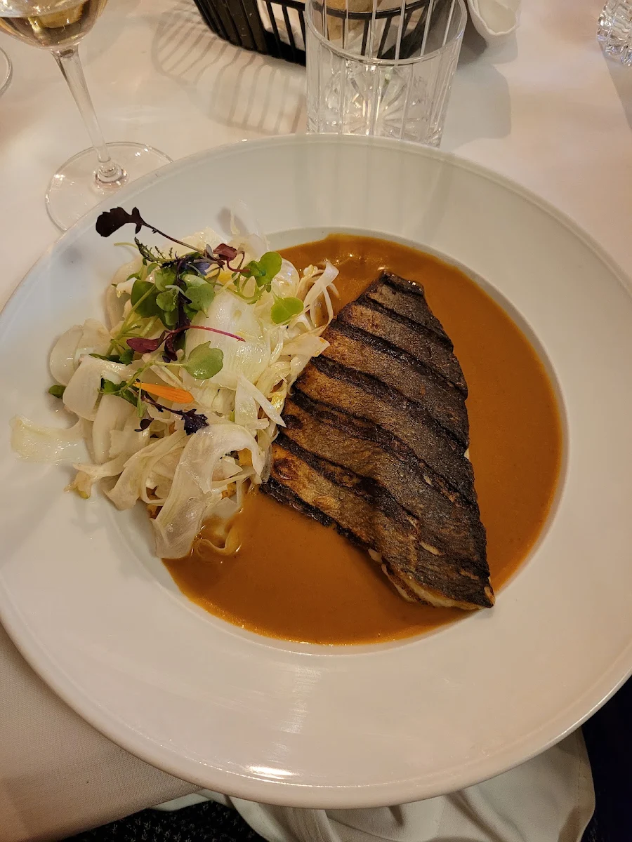 Fish, Place Carmin
