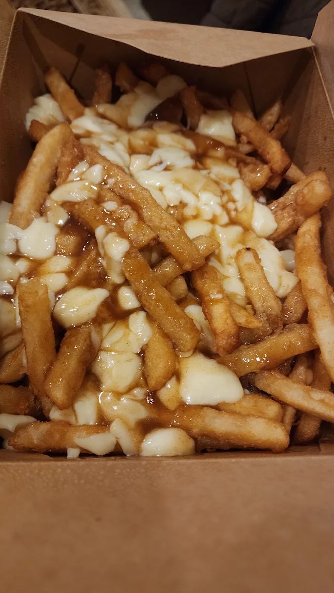Poutine, Fried Chicken Club (St. Laurent Blvd)