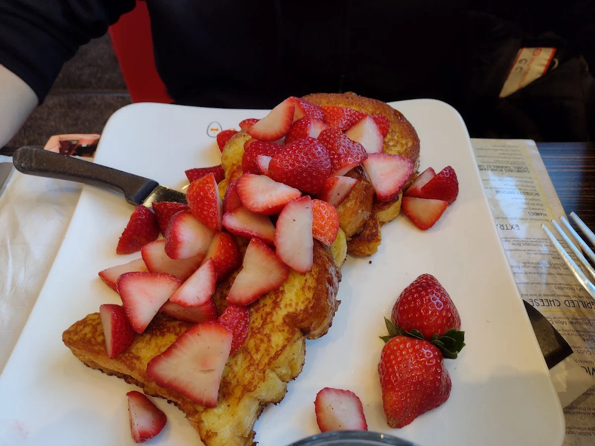 Pain Doré Aux Fraises