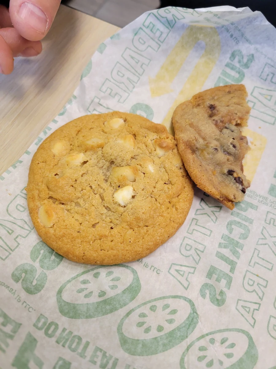 White Macadamia Nut Cookie and Chocolate Chip Cookie