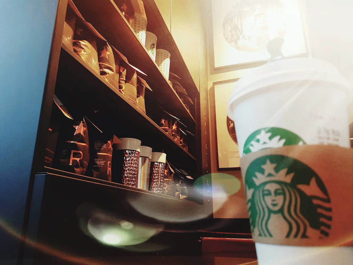 Grande Upside Down 180° Peppermint Mocha