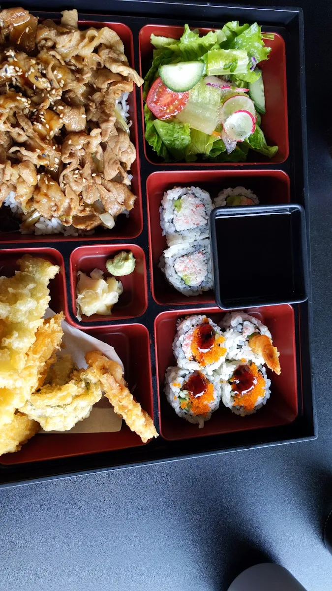 Spicy Salmon Roll Bento