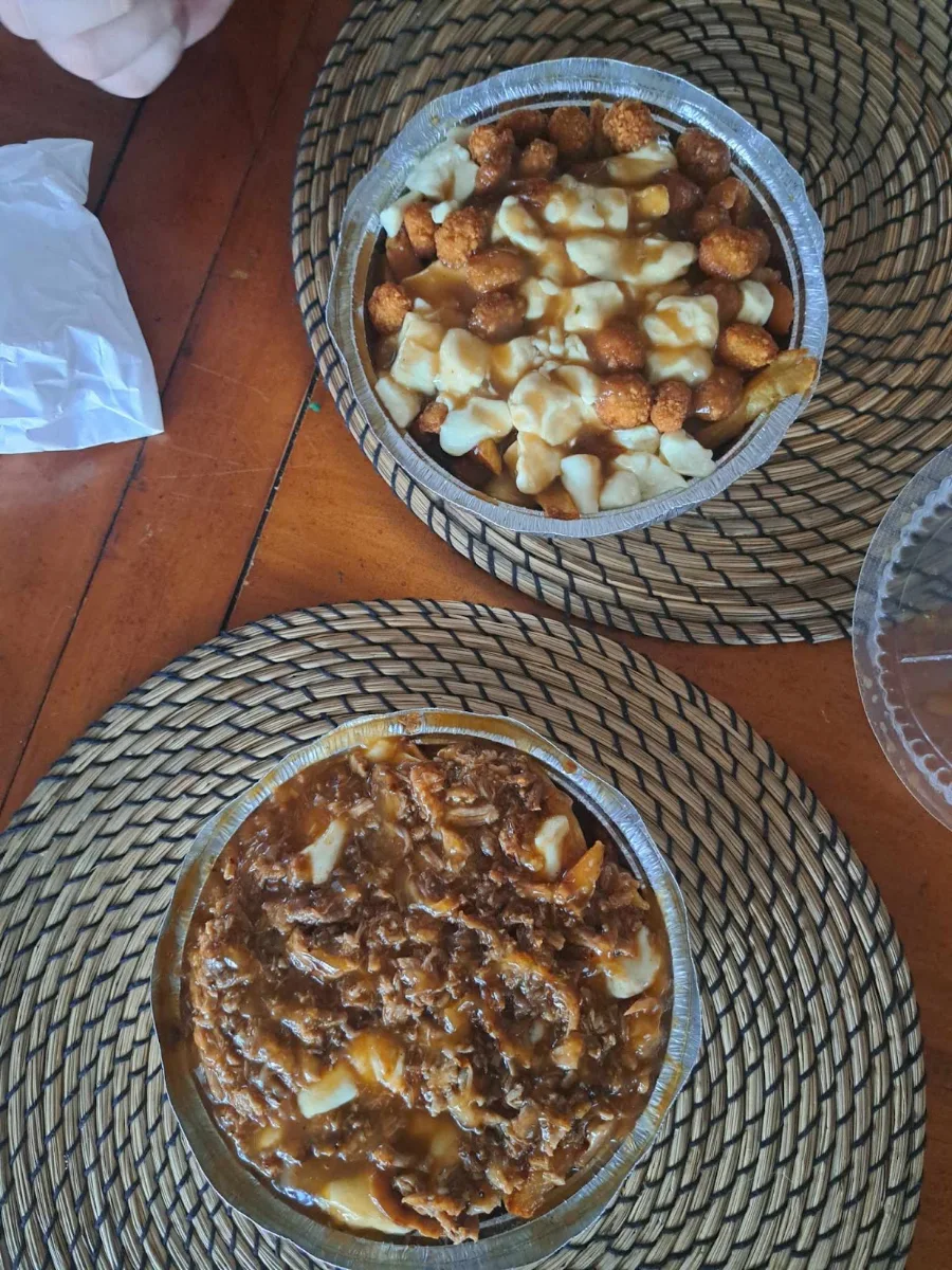 Poutine Porc Effiloché Et Poulet Pop Corn