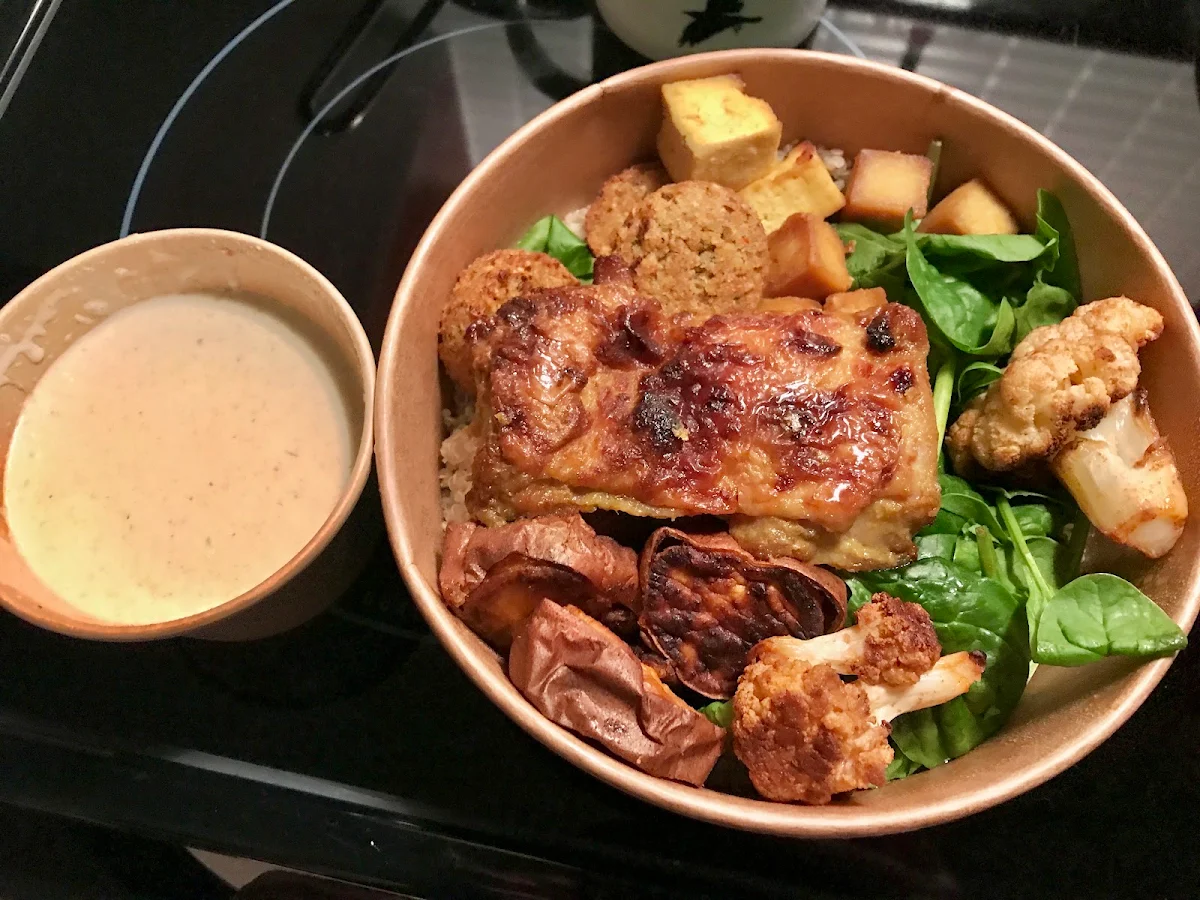 Lemon Grass Chicken Bowl with Green Curry Sauce