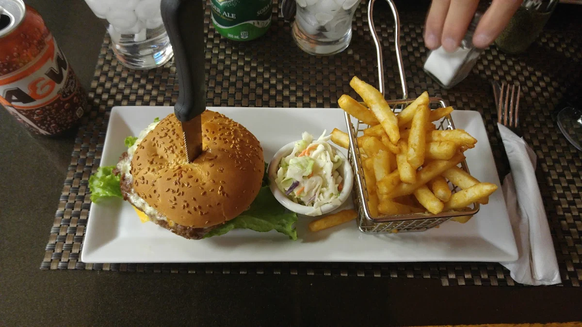 Can Dine Burger