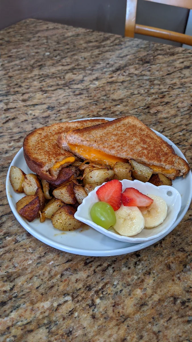Grilled Cheese Sandwhich with Home Fries