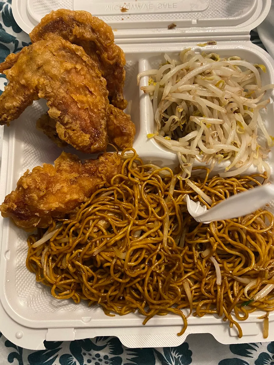 Chicken Wing on Fried Noodles