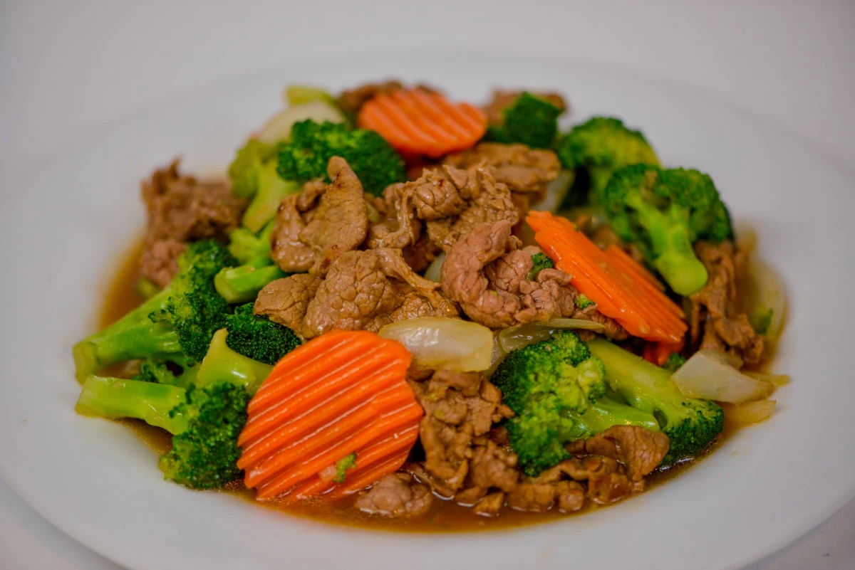Stirfried Beef and Broccoli with Carrots Bo Xao Bong Cai Xanh