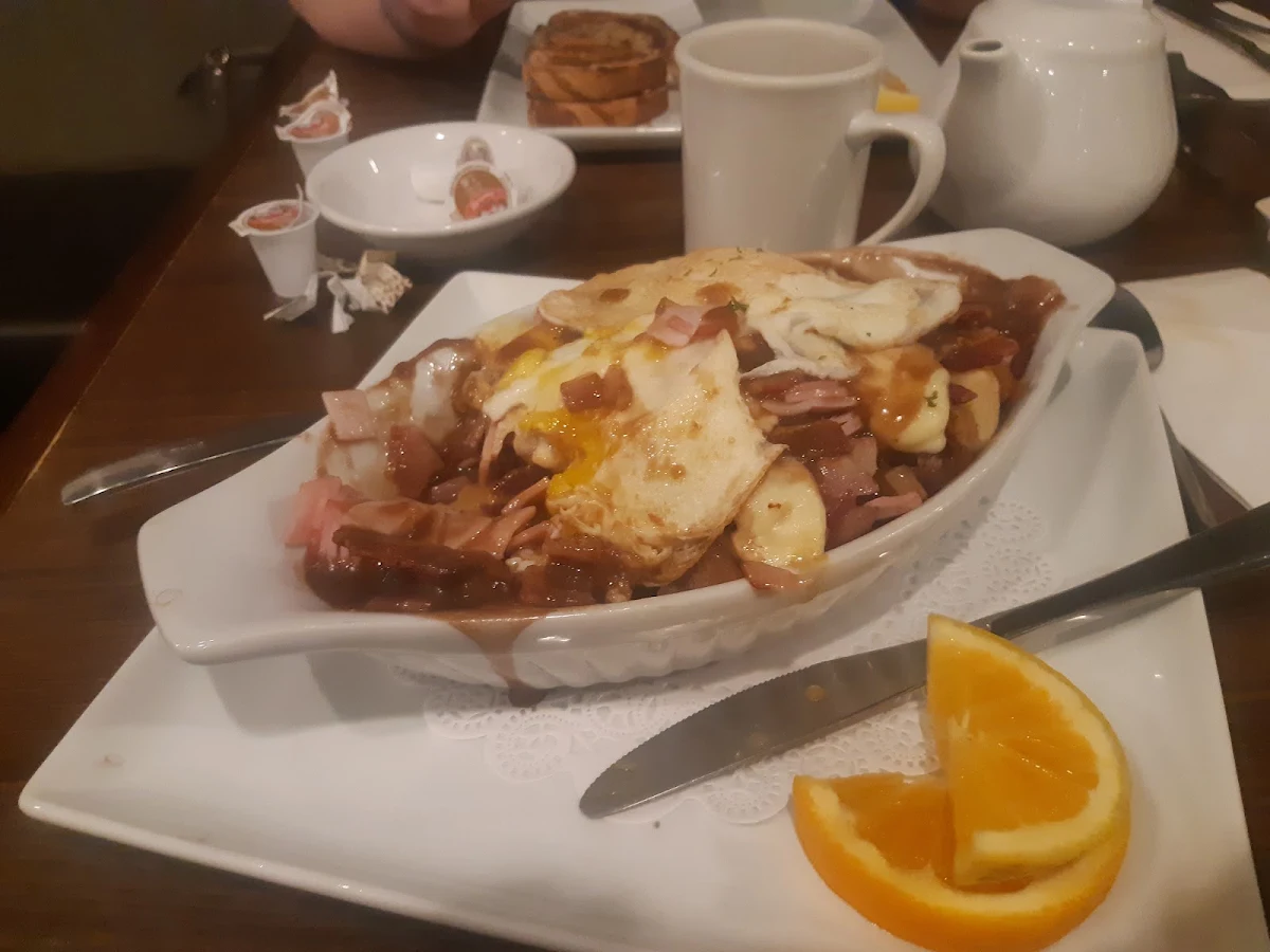 Breakfast Poutine