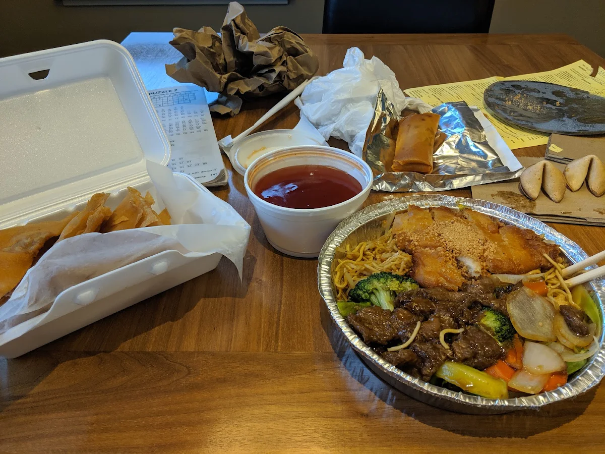 Beef Broccoli Egg Roll Wontons Chow Mein Almond Chicken