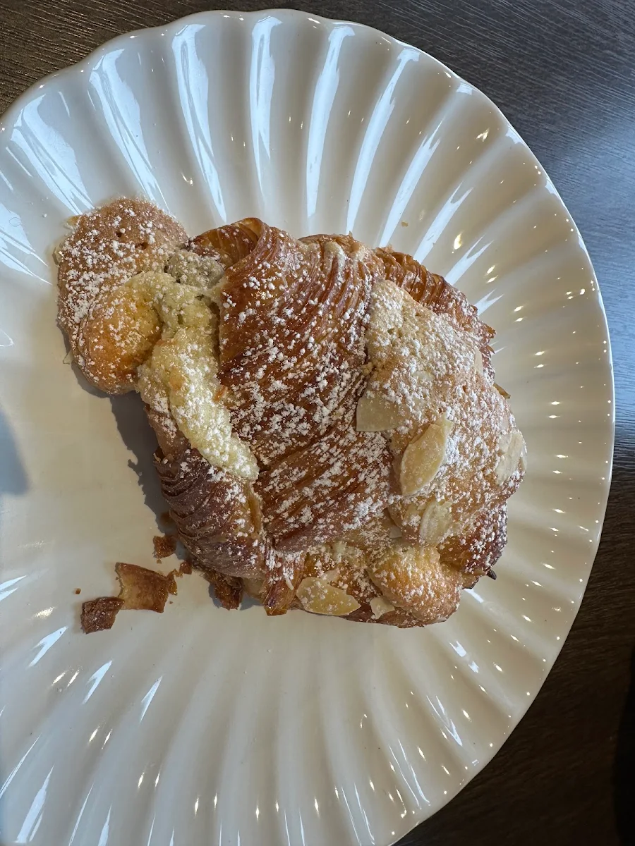 Croissant Aux Amandes