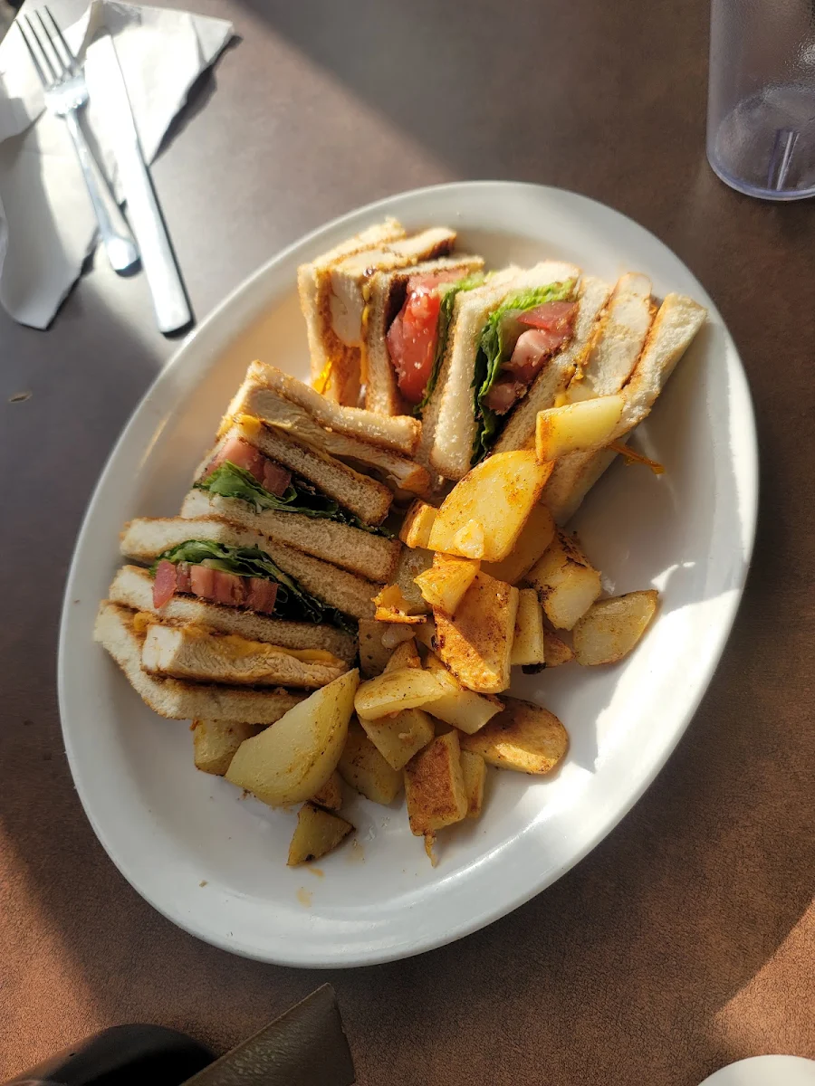 Grill Chicken Sandwich with Home Fries with Cheese