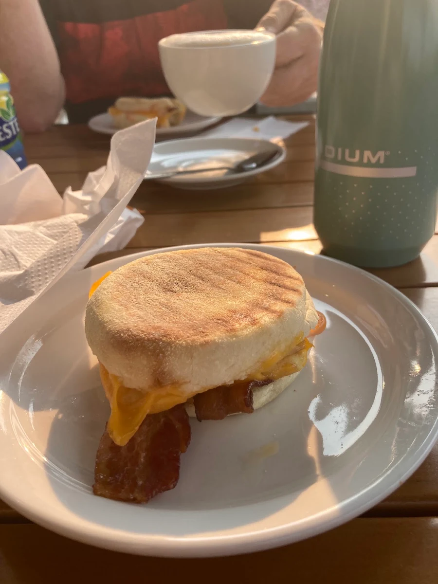 Bacon & Cheddar Breakfast Sandwich