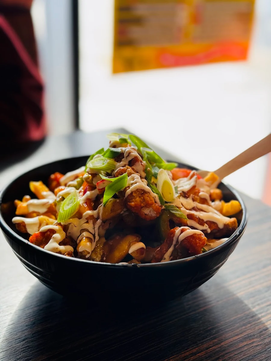 Buffalo Chicken Poutine, Wok Box
