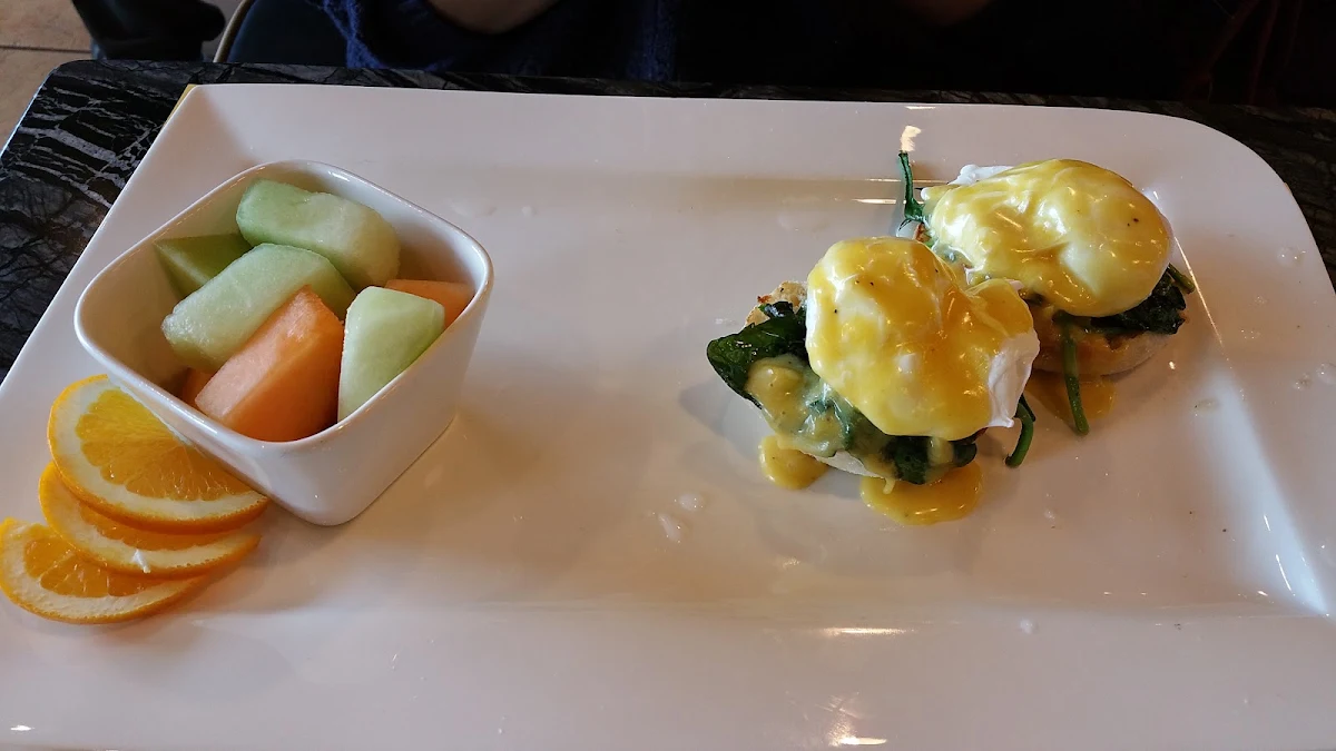 Poached Eggs with Hollandaise Sauce