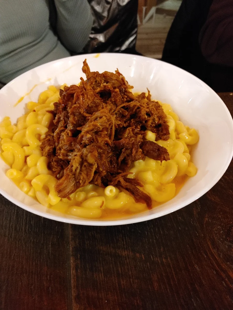 Mac N Cheese with Pulled Pork