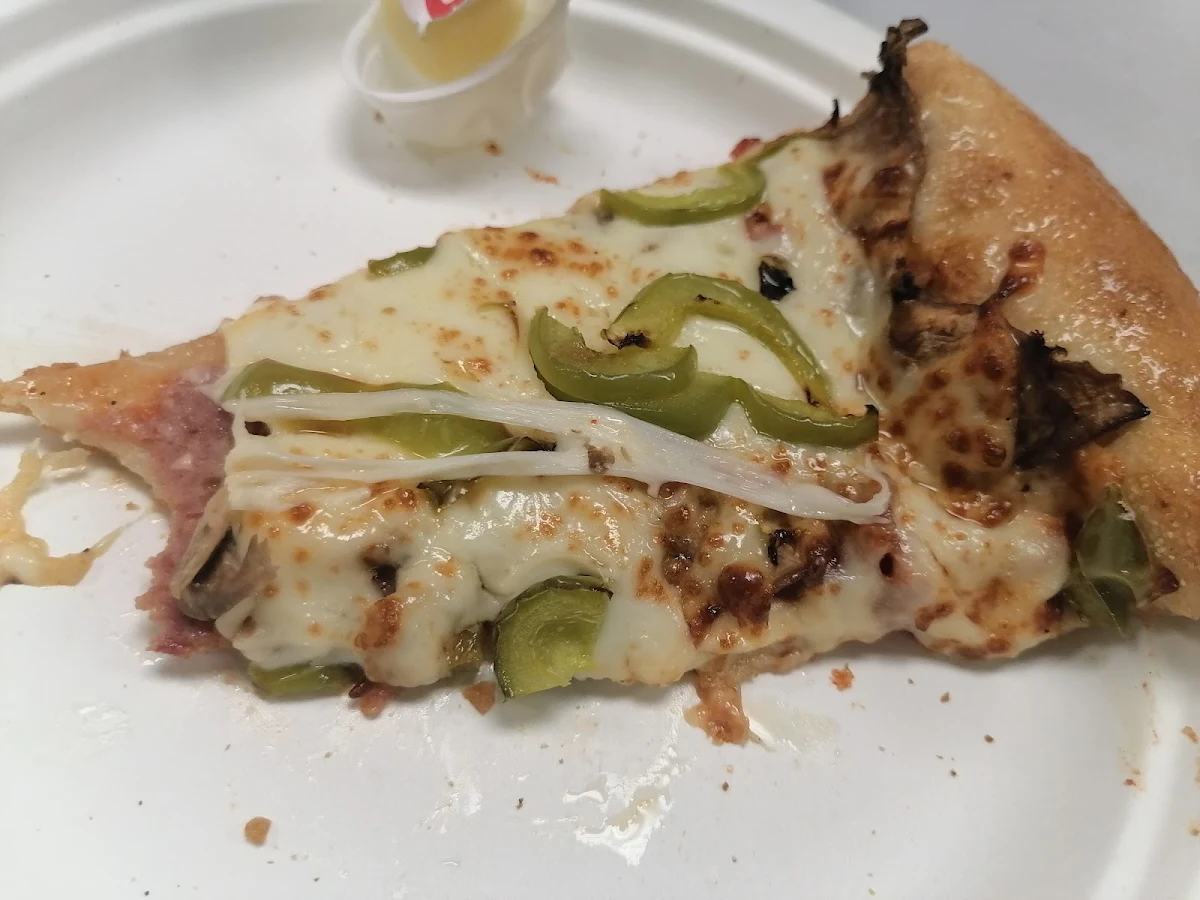 Pizza Pepperoni Et Tout Garnie
