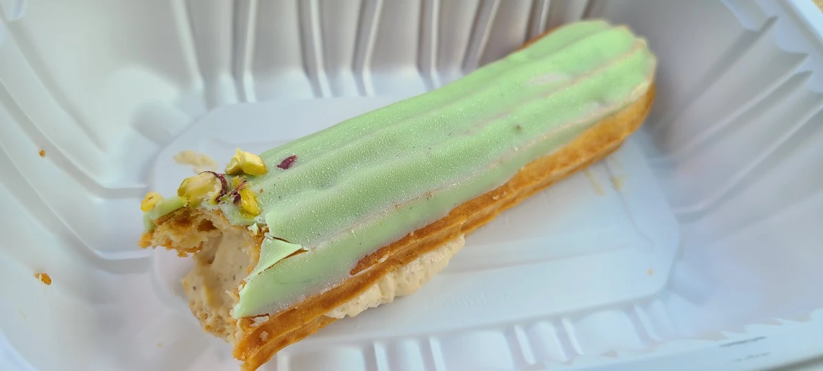 Pistachio Éclair