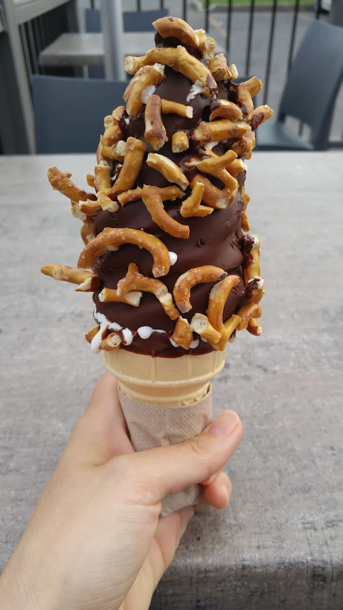 Dark Chocolate 70 with Pretzels