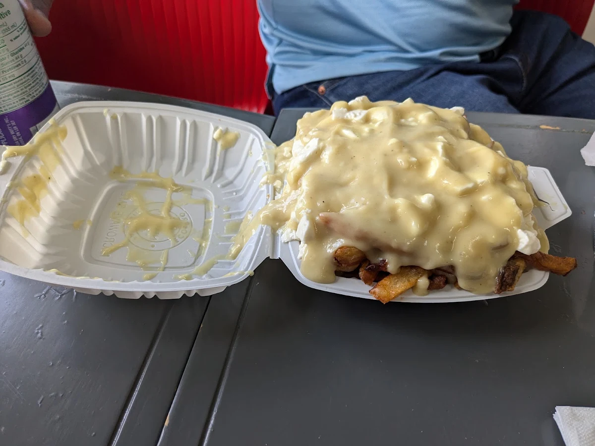 Grande Poutine Sauce Blanche