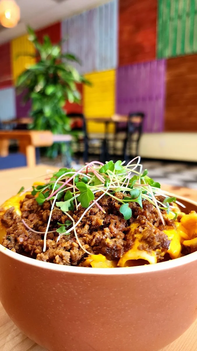 Gluten-Free Mac 'N Cheese with Caribbean Mince