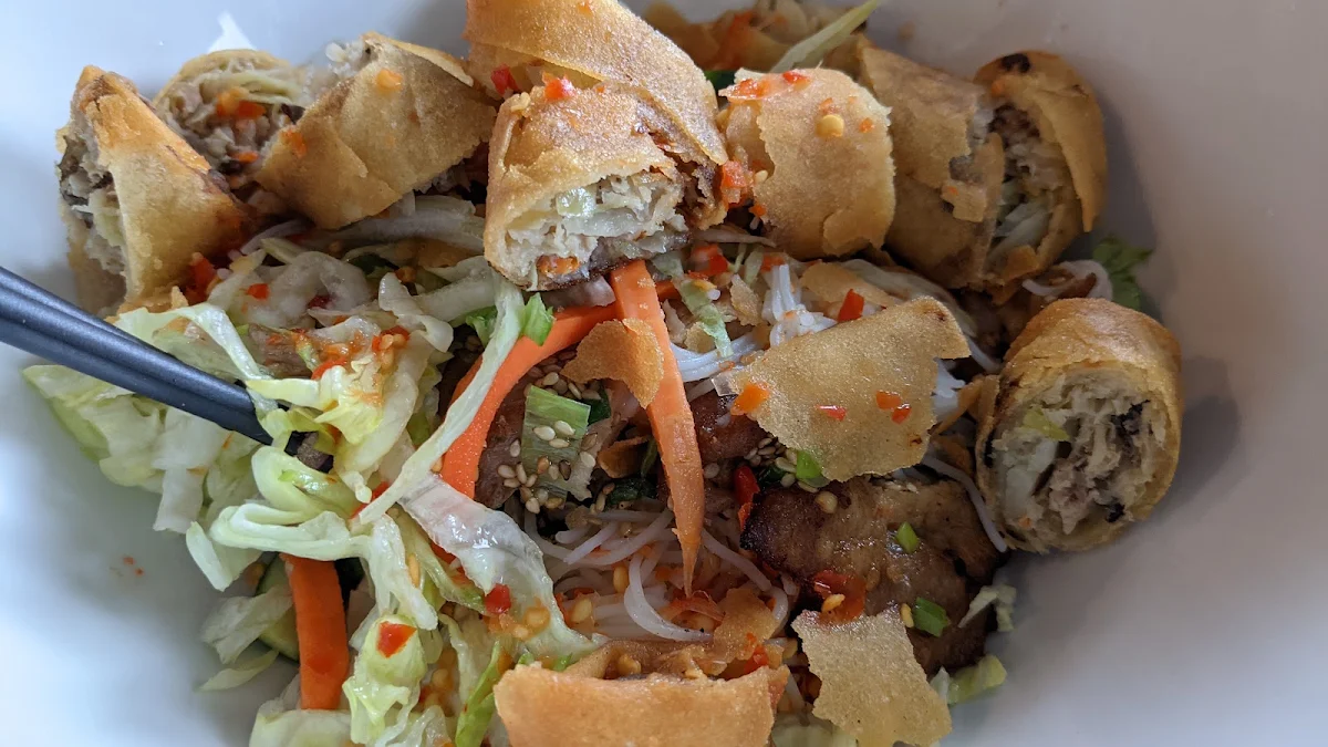 Poulet Grillé Avec Vermicelle Bún 2 Rouleaux Impérial