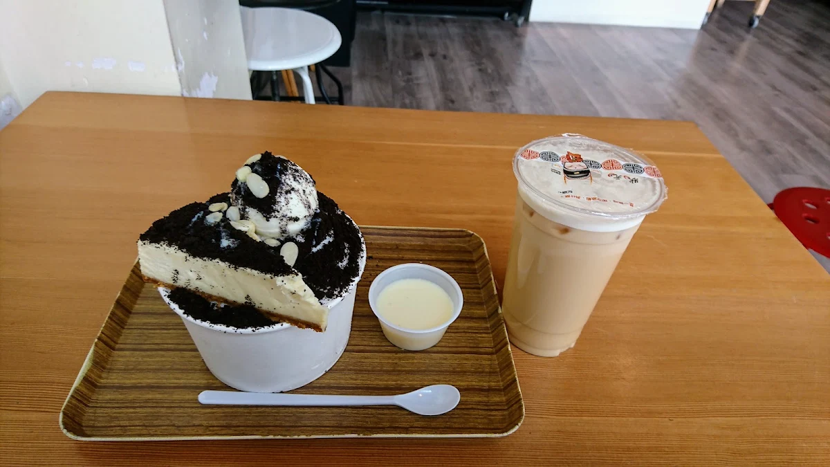 Super Oreo Cheesecake Bingsu London Fog Milk Tea