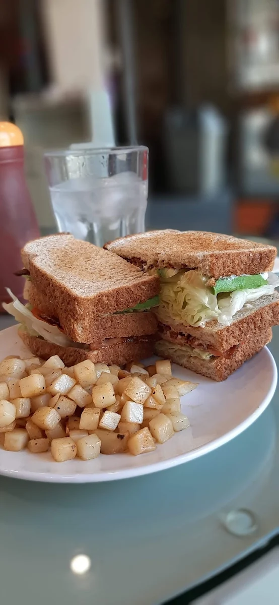 Sandwich with Hash Browns