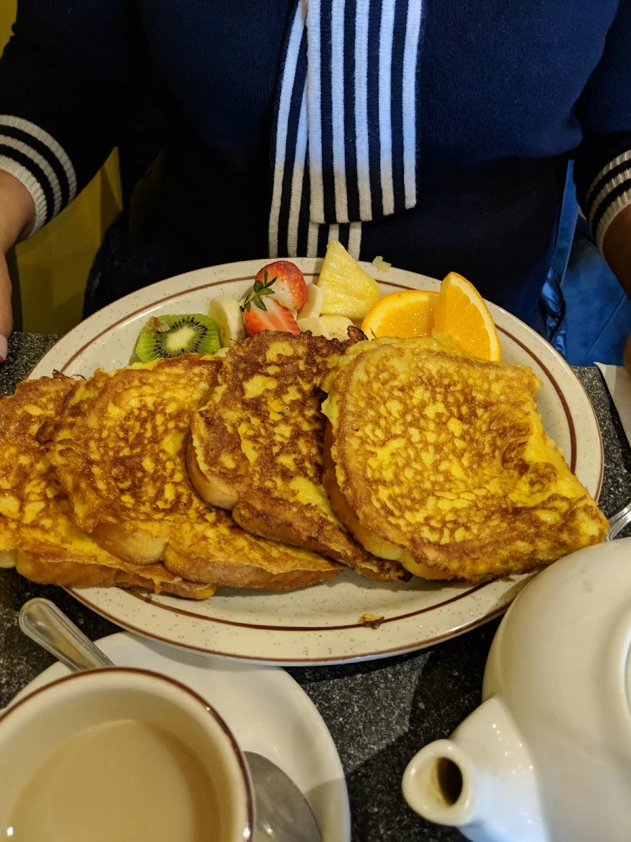French Toast with Fresh Fruit