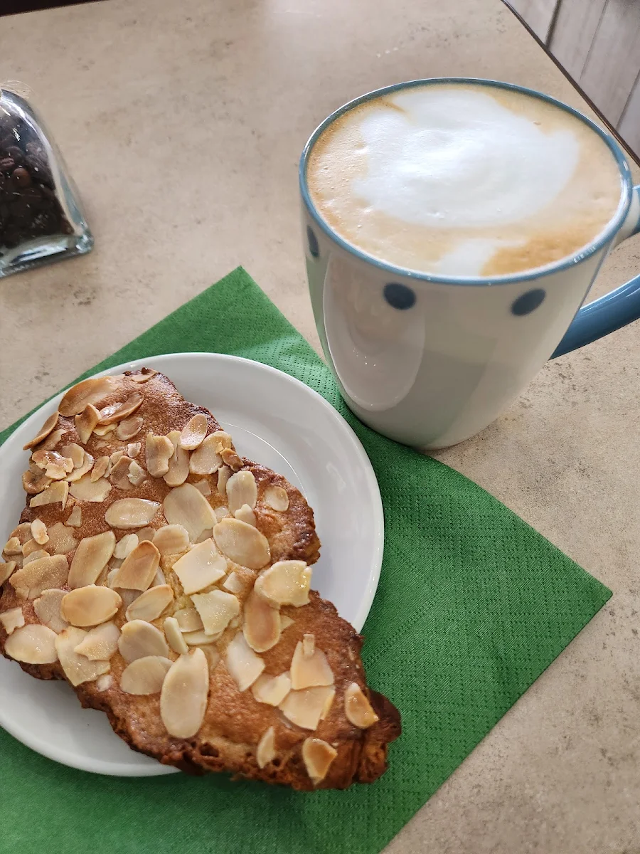 Croissant Aux Amandes