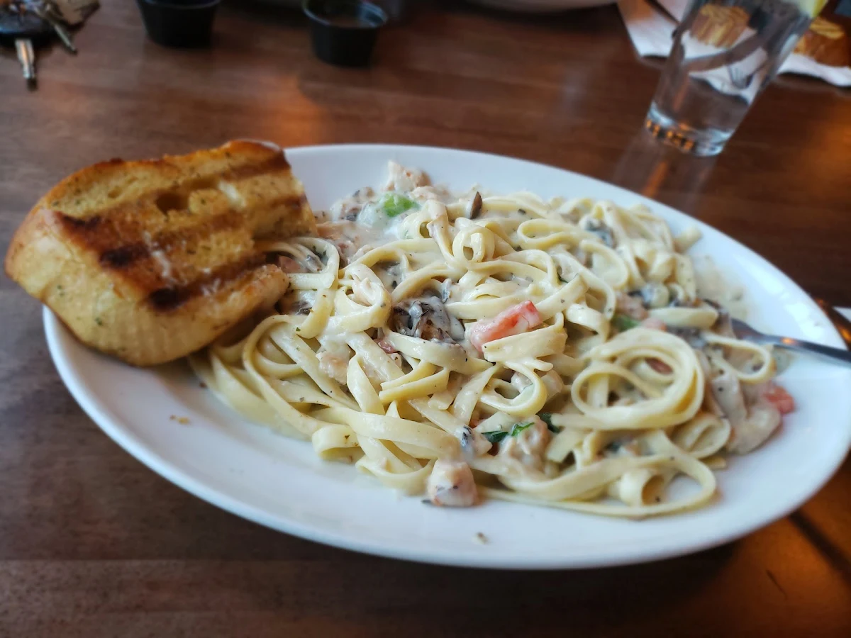 Chicken and Mushroom Fettuccine Alfredo