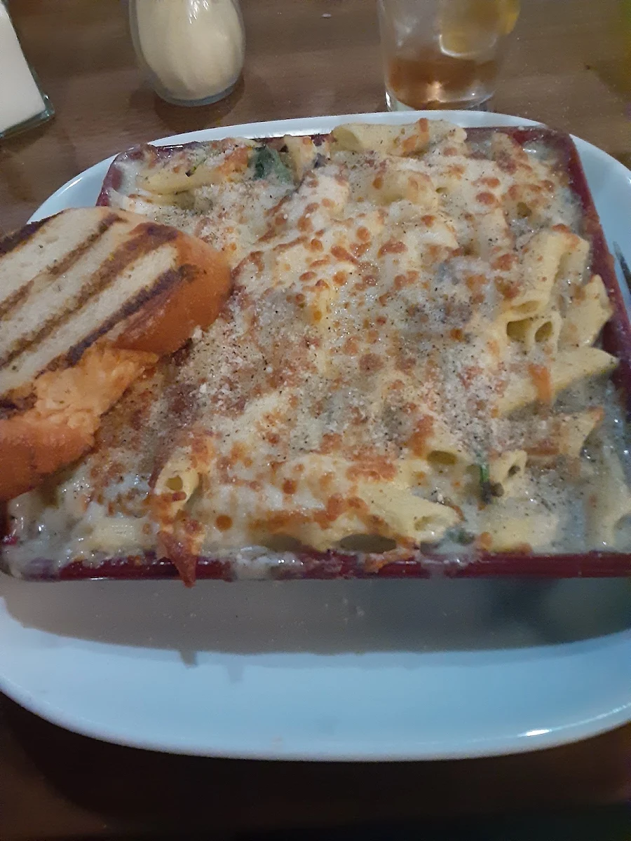 Spinach and Mushroom Penne with Alfredo Sauce & Garlic Bread