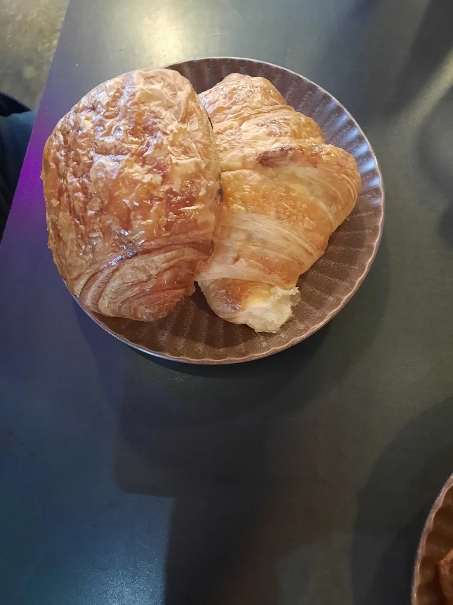 Chocolatine Et Croissant Nature